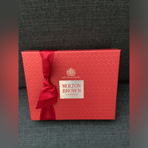 New In Box Molton Brown London Gift Set 2 Hand Creams & 1 Hand Treatment 40ml - Picture 1 of 5